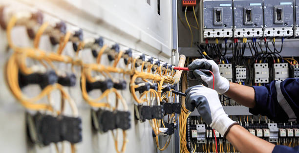 Professional Electrician technician working in Basehor, KS